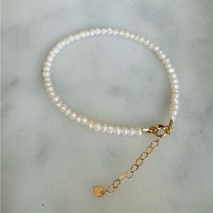 Elegant Pearl Bracelet with Gold Clasp